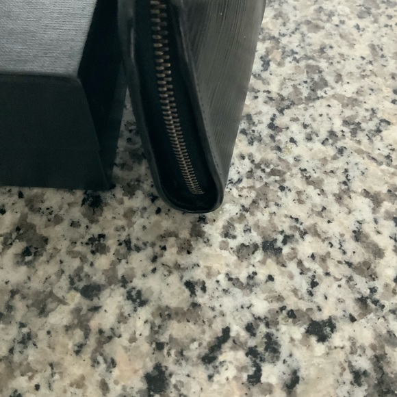 Louis Vuitton Vintage Black Epi Demi Lune Wallet - Picture 5 of 8